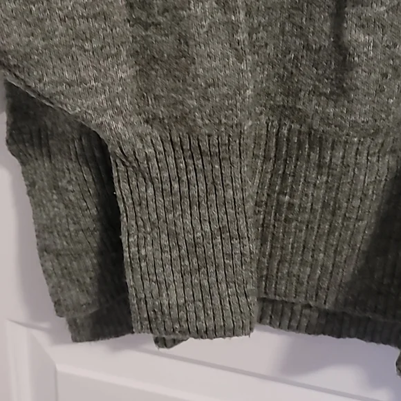 H&M Sweater - Picture 2 of 5